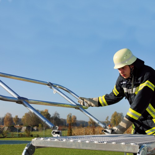 MUNK Rettungstechnik Arbeitsplattform mit Geländer für Lkw- und Busrettung aus Aluminium