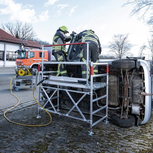 MUNK Rettungstechnik Arbeitsplattform für Lkw- und Busrettung Gerüstbauweise