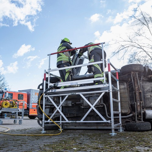 MUNK Rettungstechnik Arbeitsplattform für Lkw- und Busrettung Gerüstbauweise