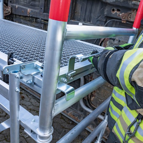 MUNK Rettungstechnik Arbeitsplattform für Lkw- und Busrettung Gerüstbauweise